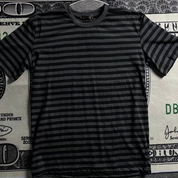t-shirt - Picture 1 of 1